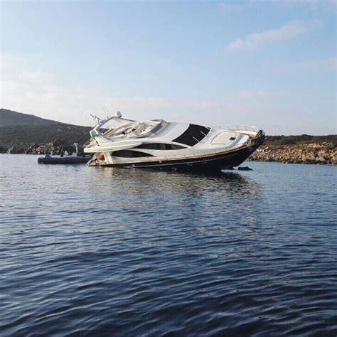 calamaba yacht|26m Calamaba runs aground in Sardinia .
